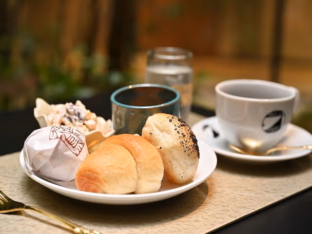 Check In at 7:00 PM, Check out at 10:00 AM,Standard Twin Room A with Complimentary Breakfast
