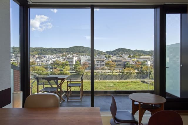 Suite, Balcony (River)