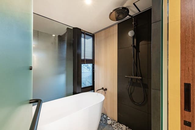 Suite, Balcony (River)