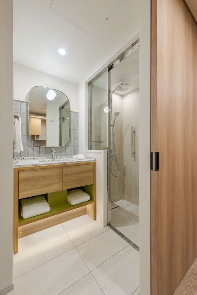 Family Room, 2 Twin Beds