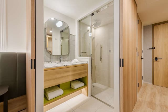 KING GUEST ROOM