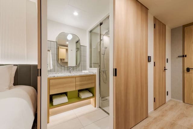 KING SUPERIOR ROOM