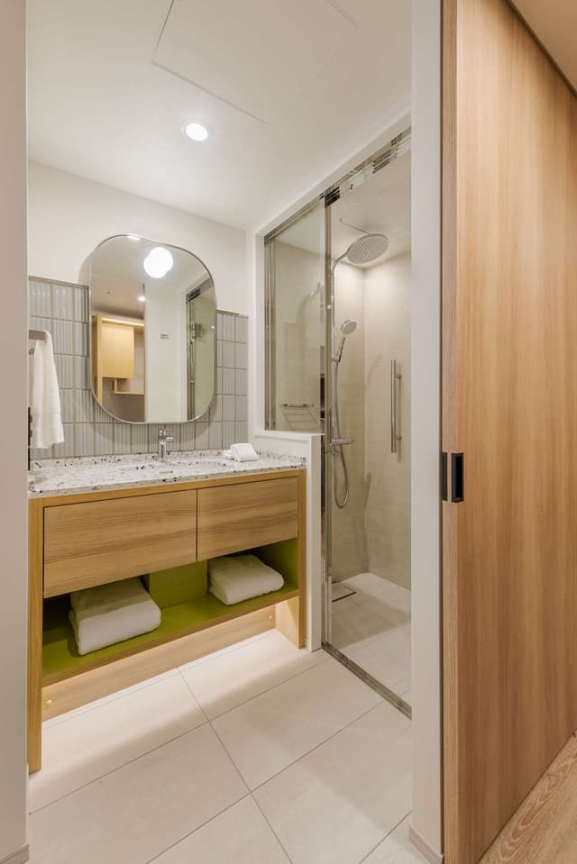KING GUEST ROOM