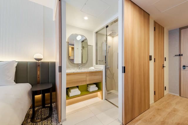 KING GUEST ROOM