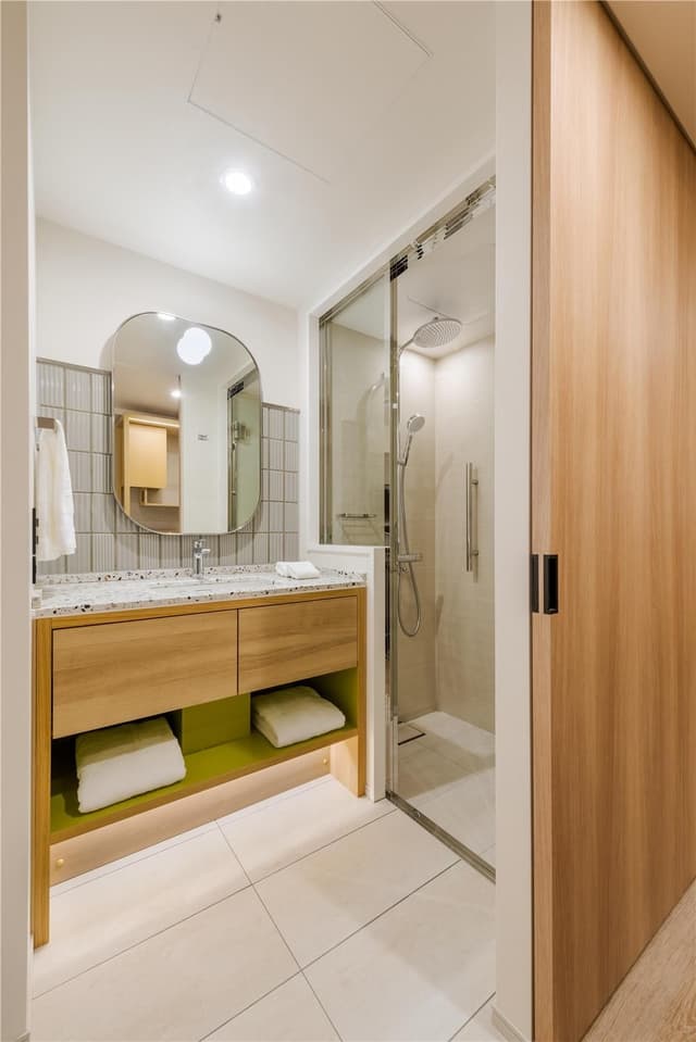 KING SUPERIOR ROOM