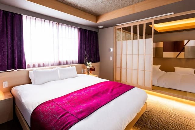 Deluxe King Suite