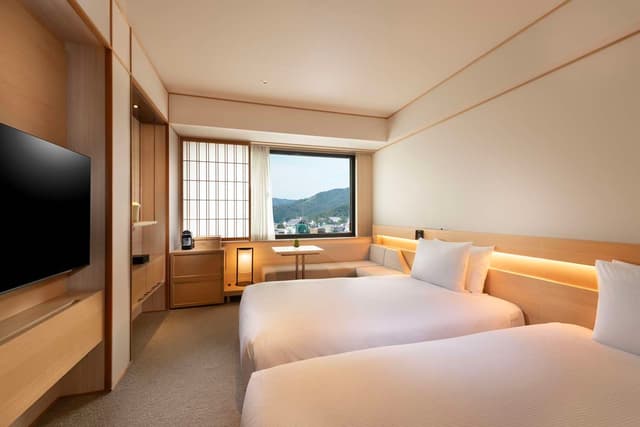 TWIN DELUXE ROOM