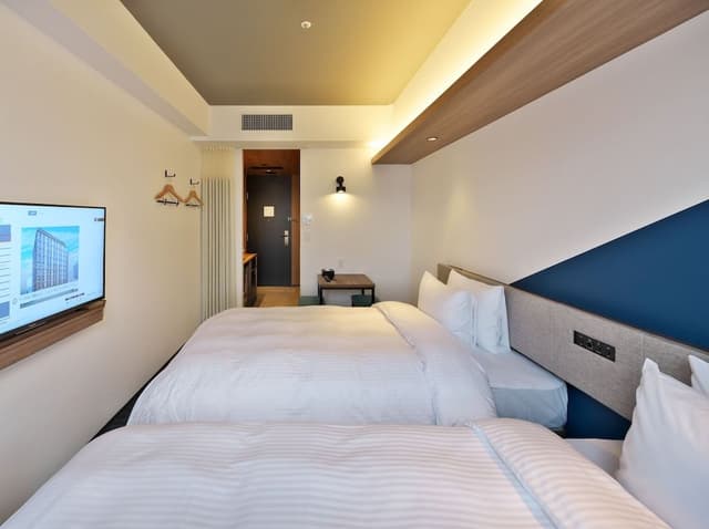 Standard Twin Room with Complimentary Breakfast