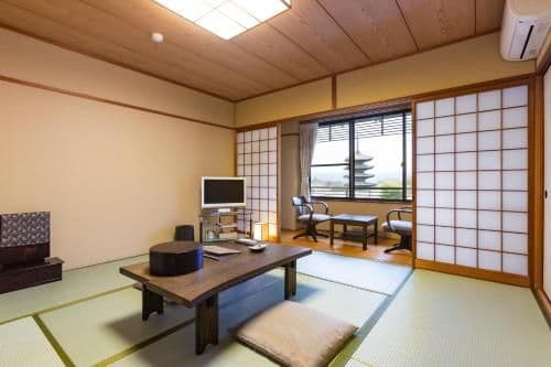 Japanese-Style Twin Room with Shared Bathroom - "Shimogamo"