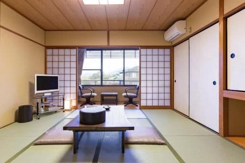 Japanese-Style Twin Room with Shared Bathroom - "Shimogamo"