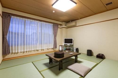 Japanese-Style Twin Room with Shared Bathroom - "Kinugasa"
