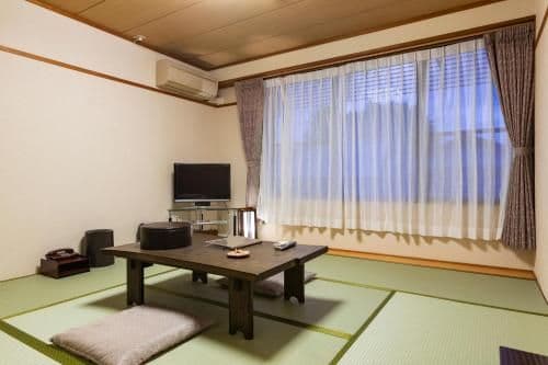 Japanese-Style Twin Room with Shared Bathroom - "Kinugasa"