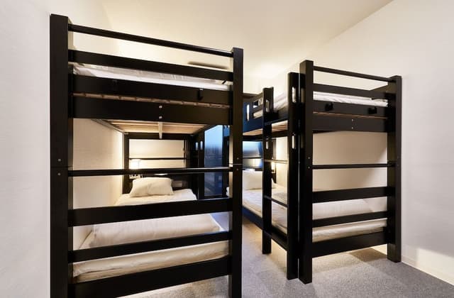Room (B)