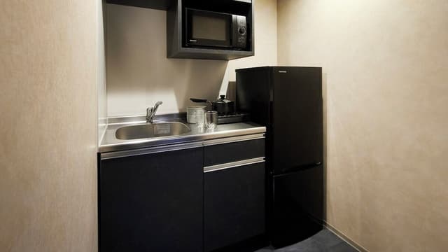 Fighters Floor Family Room with ES CON FIELD View