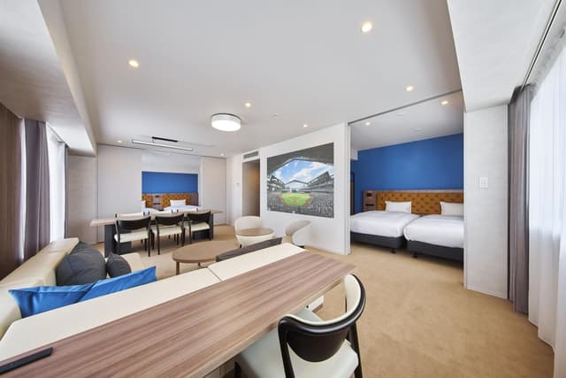 Starlight Floor Suite with ES CON FIELD View