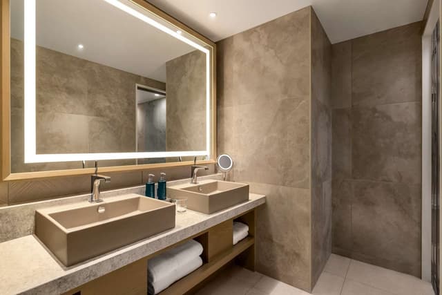 KING DELUXE SUITE
