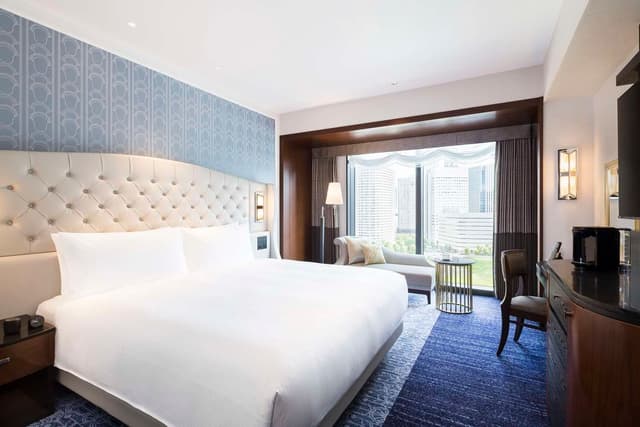 KING DELUXE ROOM