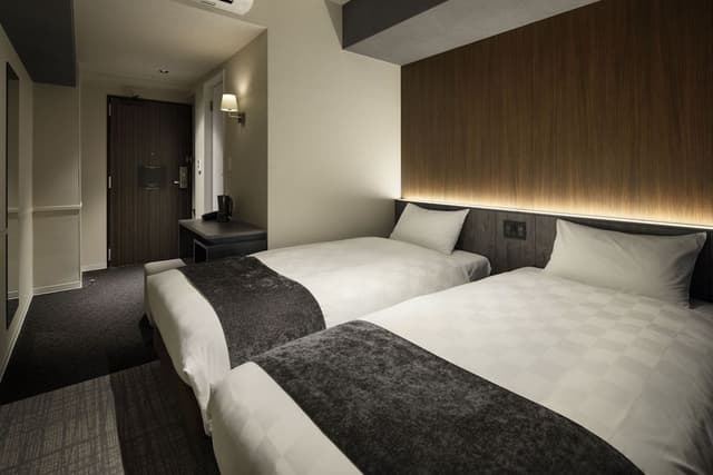 Twin Room-High Floor, Non-Smoking