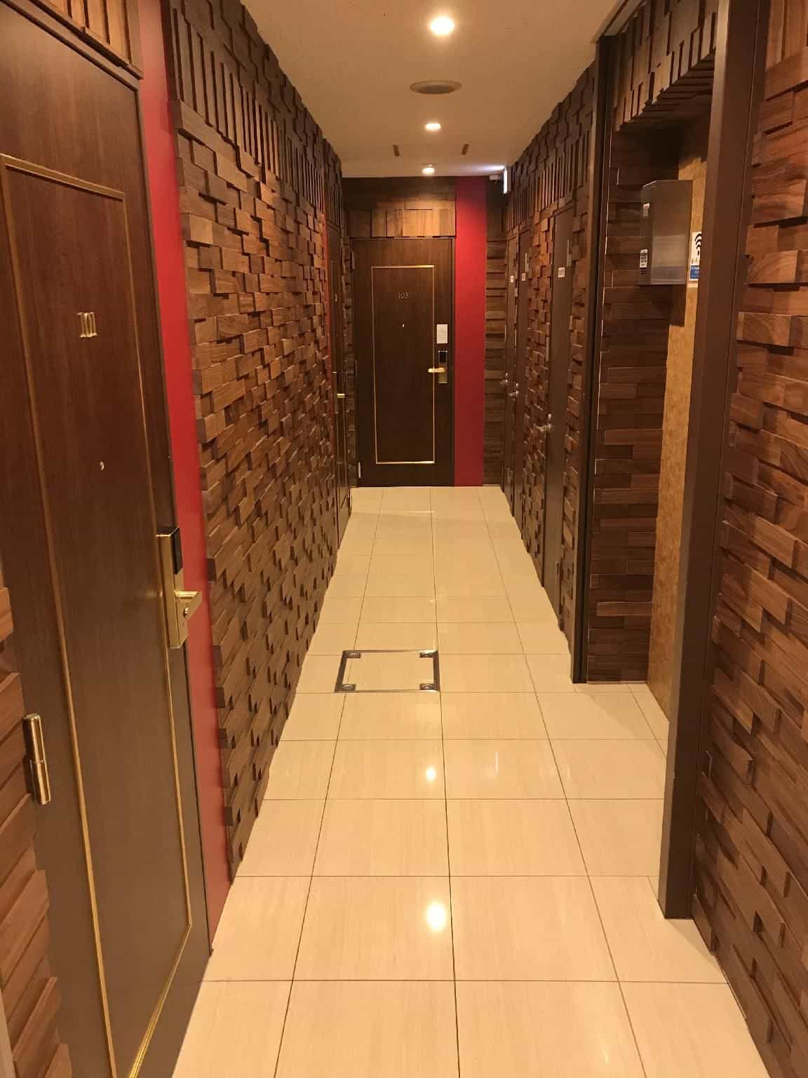 โรงแรมโบติโบติ (เดิมชื่อโรงแรมริชริช) โรงแรมโบติโบติ (เดิมชื่อโรงแรมริชริช)