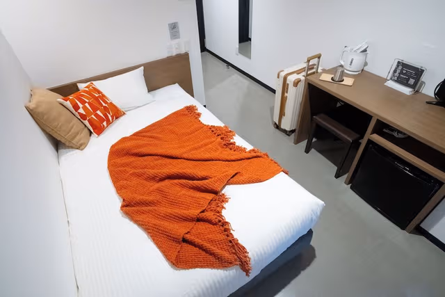 Essential 15 Single,1 Large Twin Bed, Non Smoking