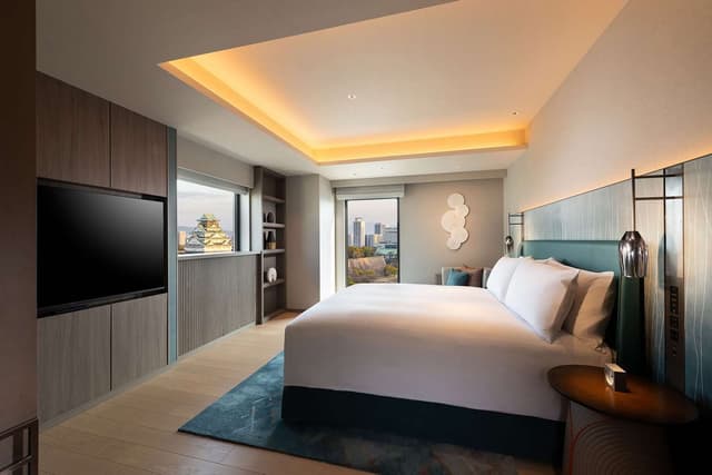 KING DELUXE SUITE CASTLE VIEW