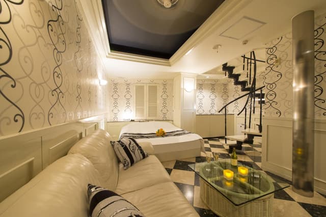 Private Pool Room