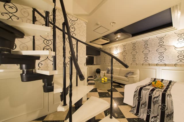 Private Pool Room