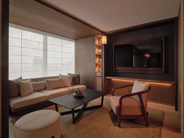 Deluxe Suite, 1 King Bed, City View
