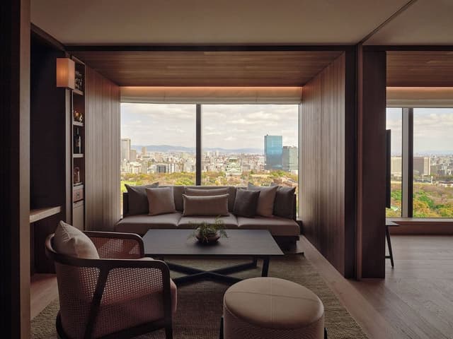 Deluxe Suite, 1 King Bed, City View