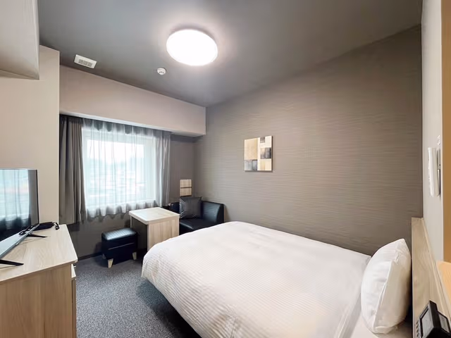 Single Room, Smoking
