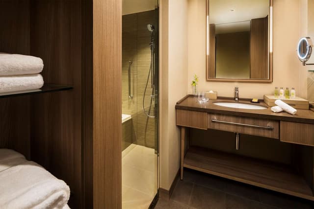 TWIN DELUXE CORNER ROOM