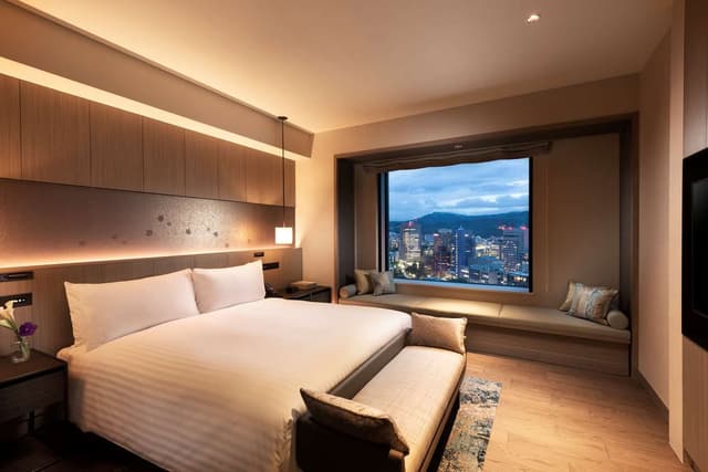 KING ONE BEDROOM SUITE