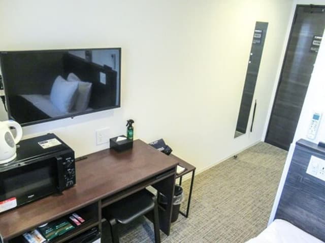 Single Room, Smoking
