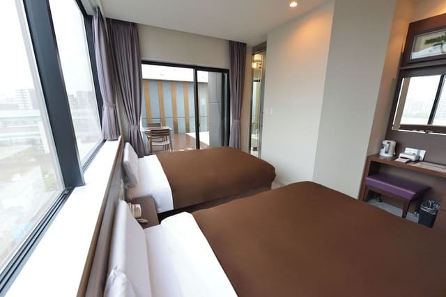 Superior Twin Room, Non Smoking (modern)