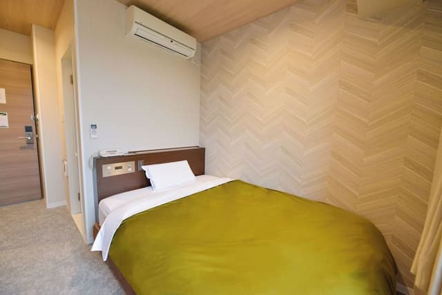 Single Room, Smoking
