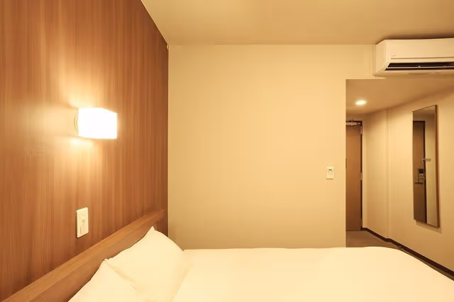 Double Room, Smoking