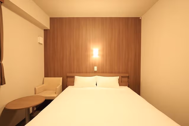 Double Room, Smoking
