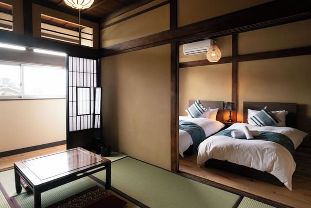 Main building with private bathroom (2 single beds), Non Smoking