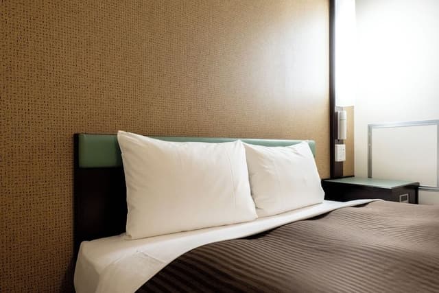 Double Room, Smoking