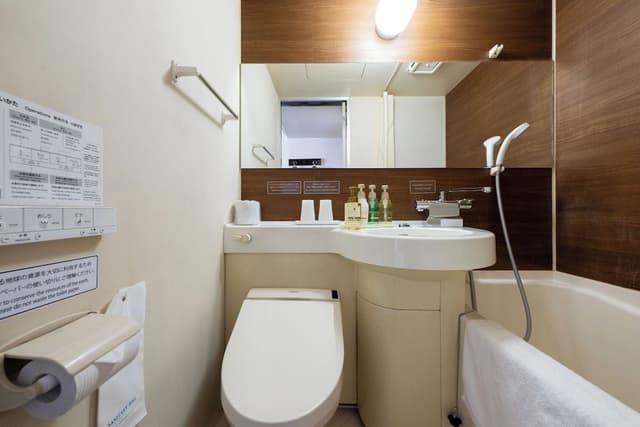 Double Room, Smoking