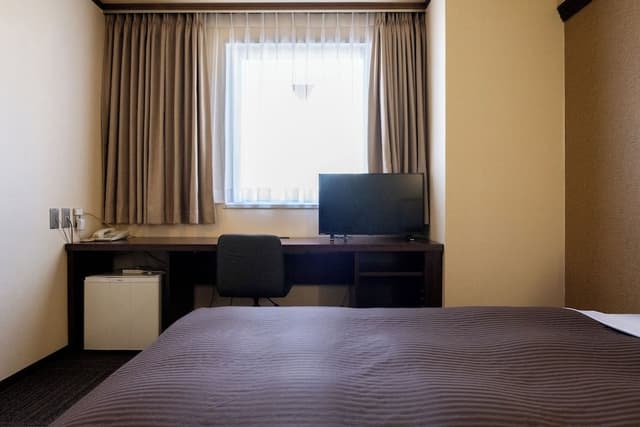 Double Room, Smoking