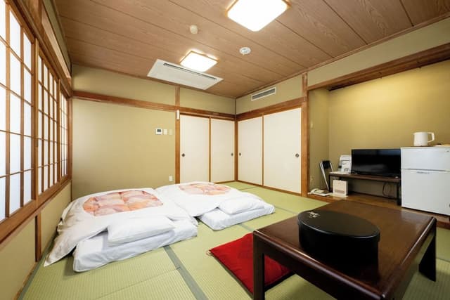 Japanese Style Room, Smoking