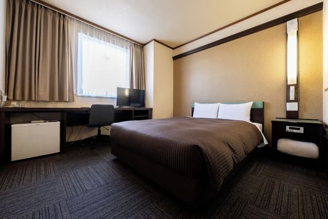 Double Room, Smoking