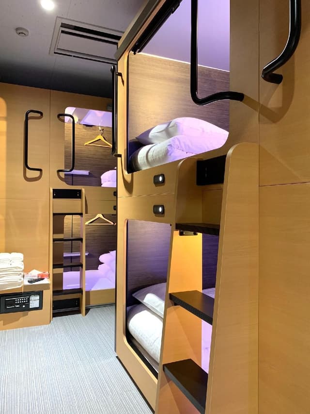 Group Room for 4 People with 2 Bunk Beds - Non-Smoking