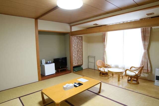 Basic Quadruple Room (Electronic Cigarette OK)