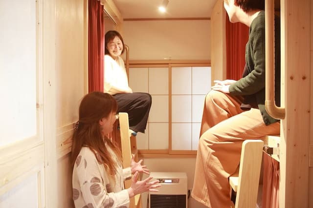 Shared Dormitory, Women only