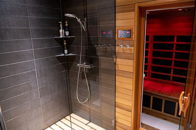 Luxury Room (Phoenix One)