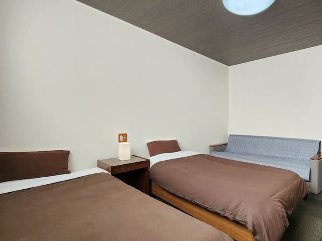 Twin Room, Non Smoking, Shared Bathroom