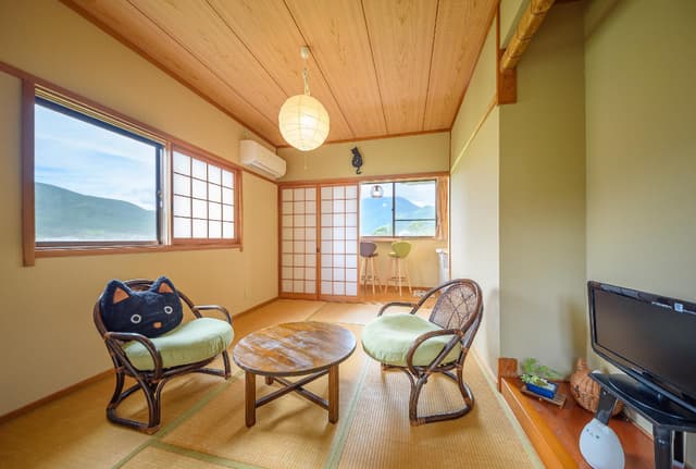 Corner Japanese Style Room with Shared Bathroom - Above 13 Years Old Only