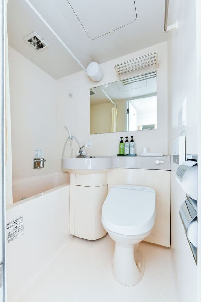 Semi-double Room, Smoking